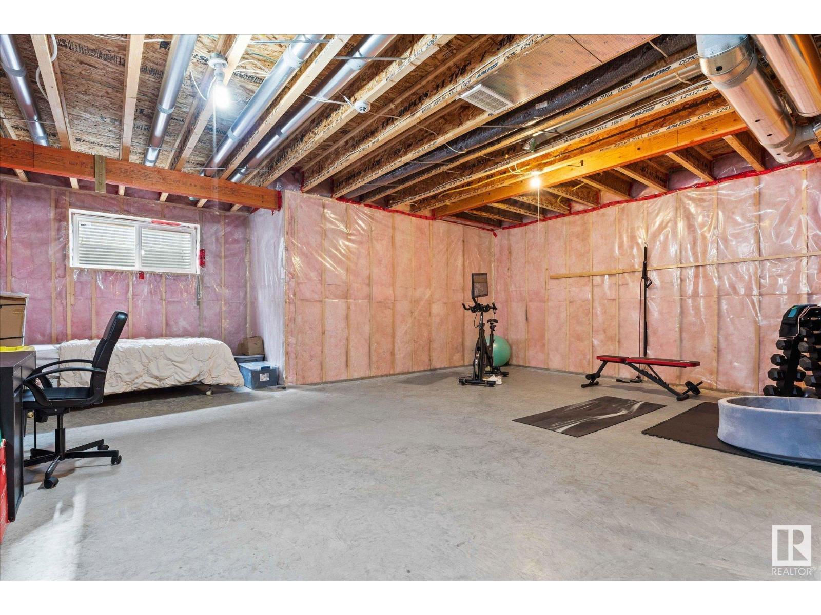 Photo 9 of 78 Woodhill Ln, Fort Saskatchewan AB
