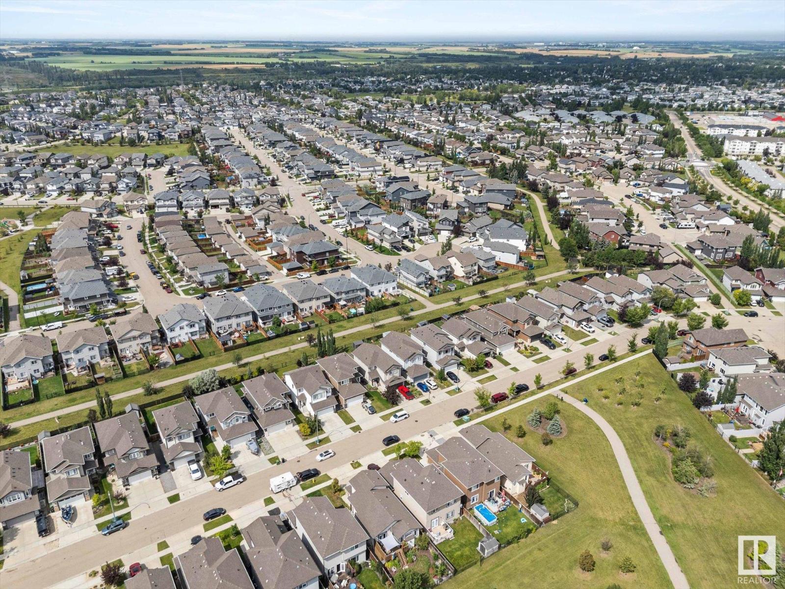 Photo 8 of 78 Woodhill Ln, Fort Saskatchewan AB
