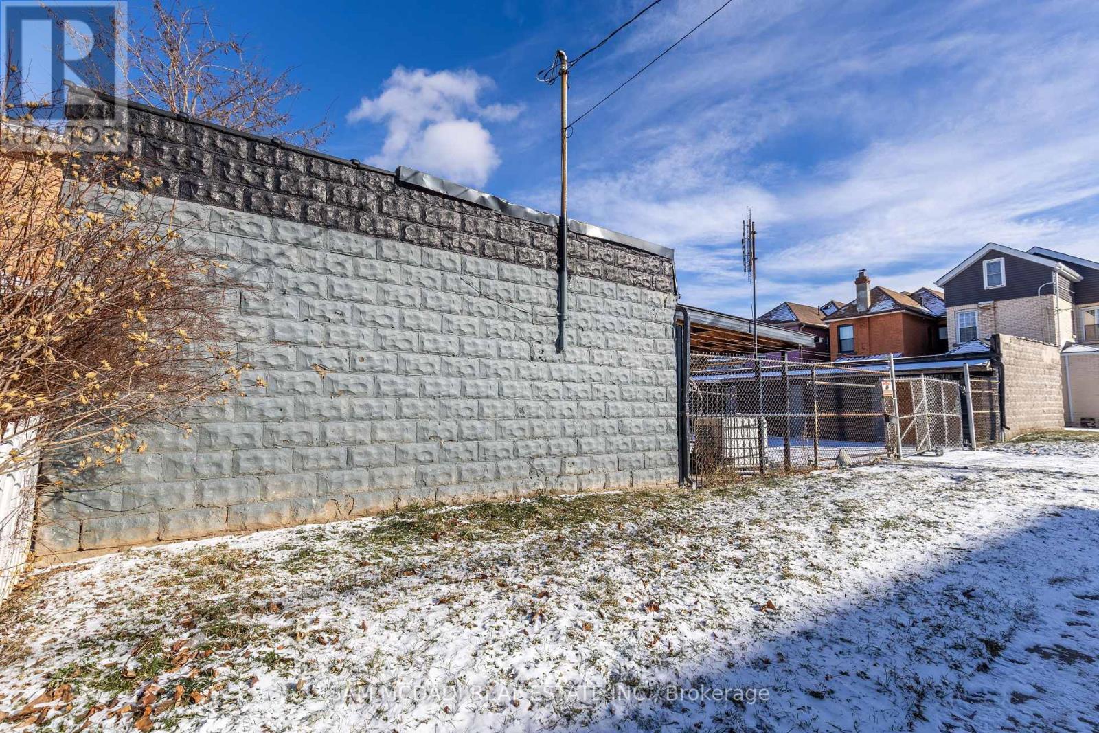 Photo 2 of 107 Robert Street, Hamilton ON