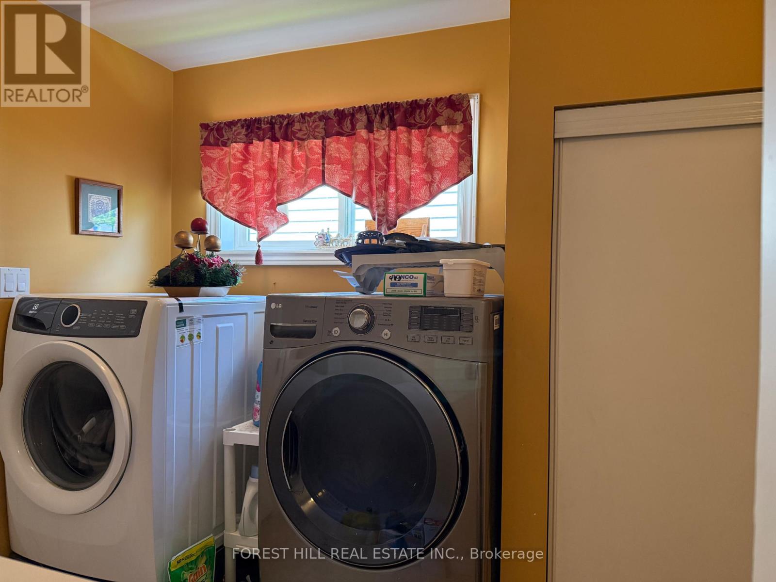 Photo 10 of 1013 Silverdale Road, Peterborough West ON