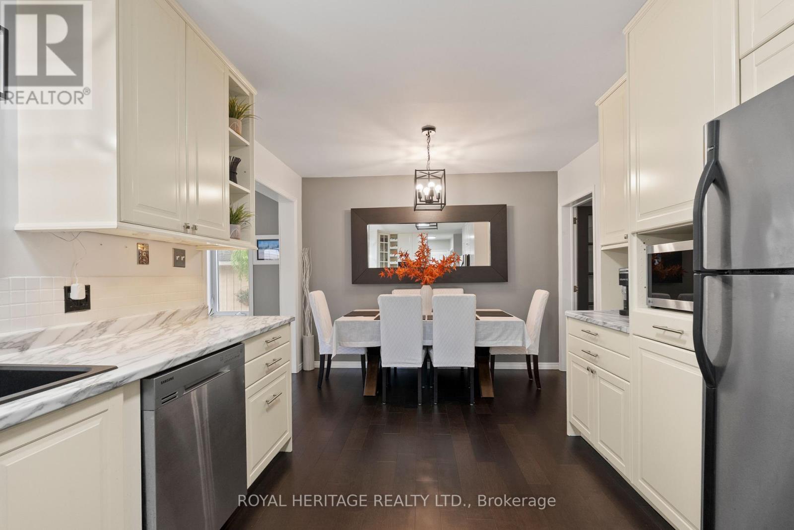 Photo 17 of 44 Regent Street, Kawartha Lakes ON