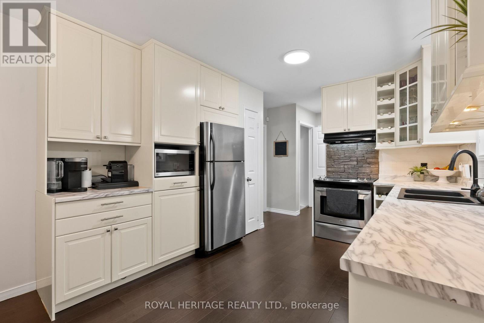 Photo 15 of 44 Regent Street, Kawartha Lakes ON
