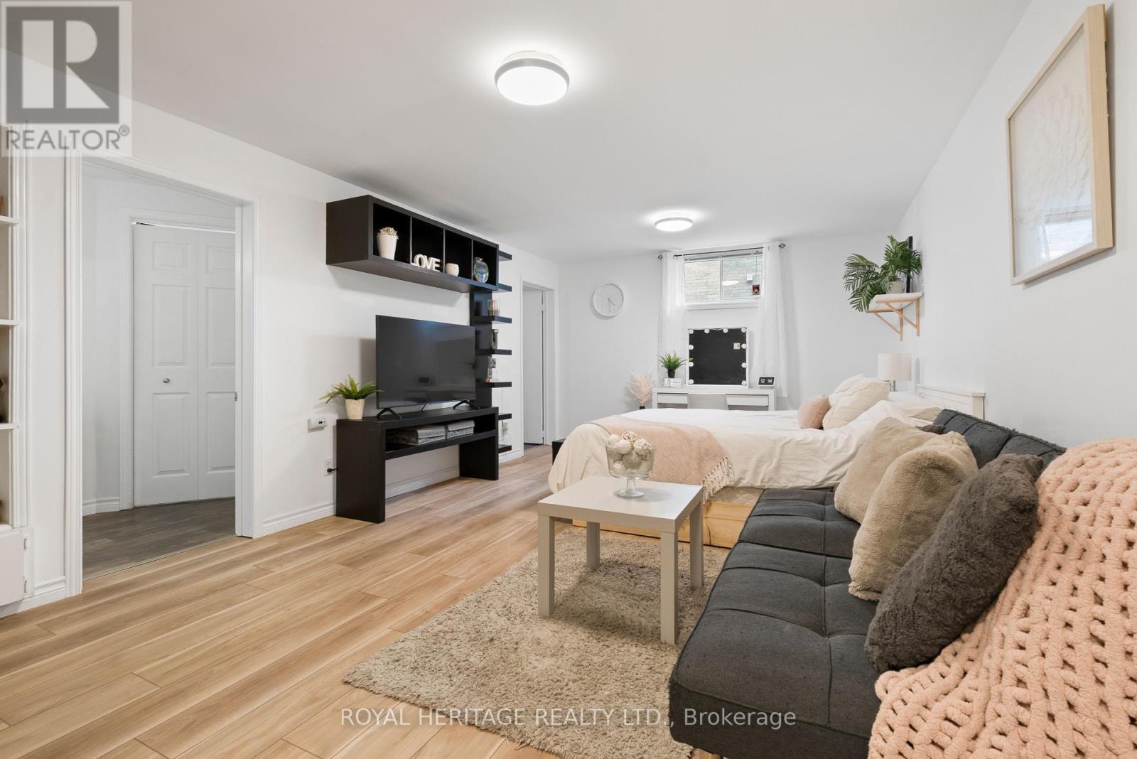 Photo 24 of 44 Regent Street, Kawartha Lakes ON