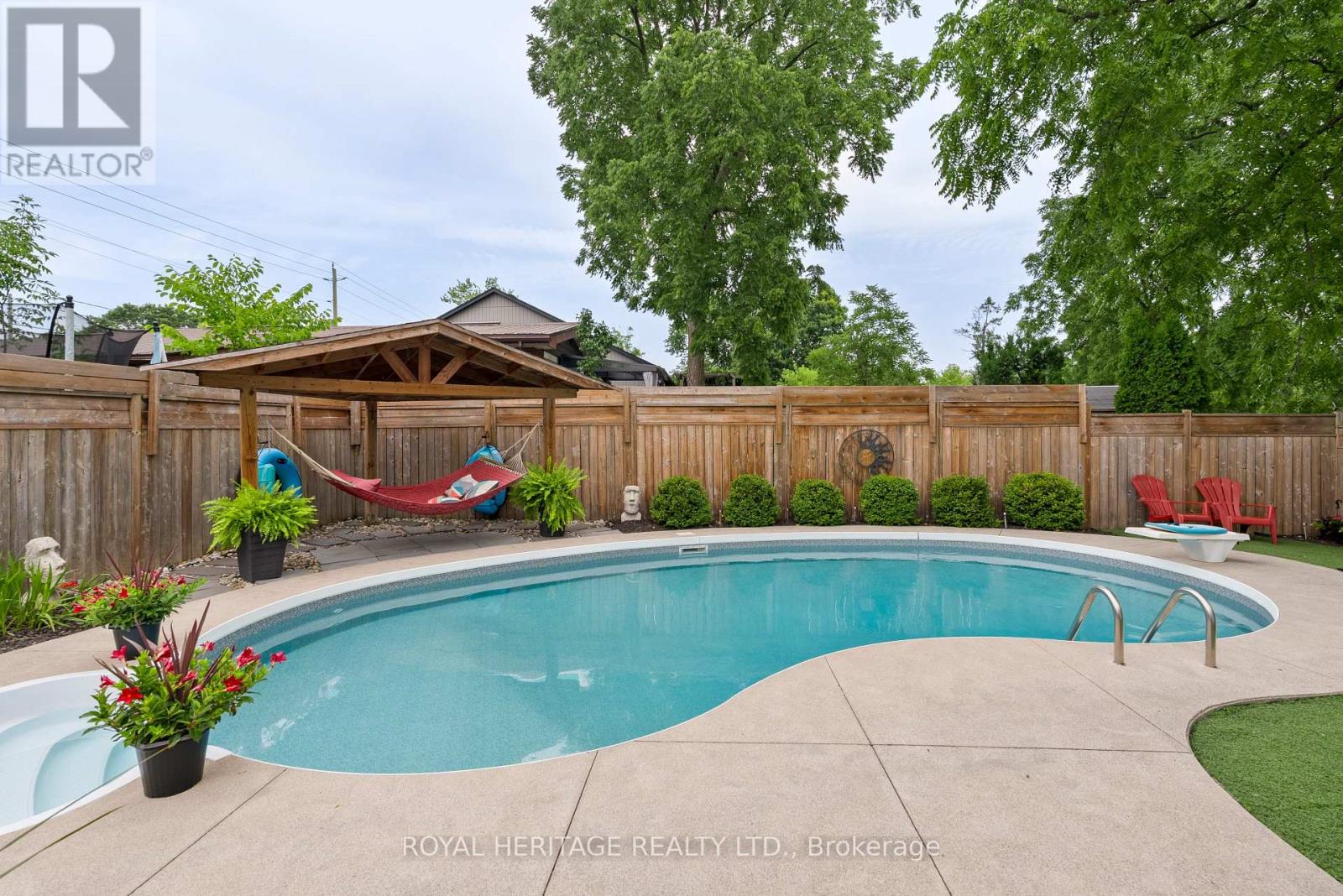 Photo 4 of 44 Regent Street, Kawartha Lakes ON
