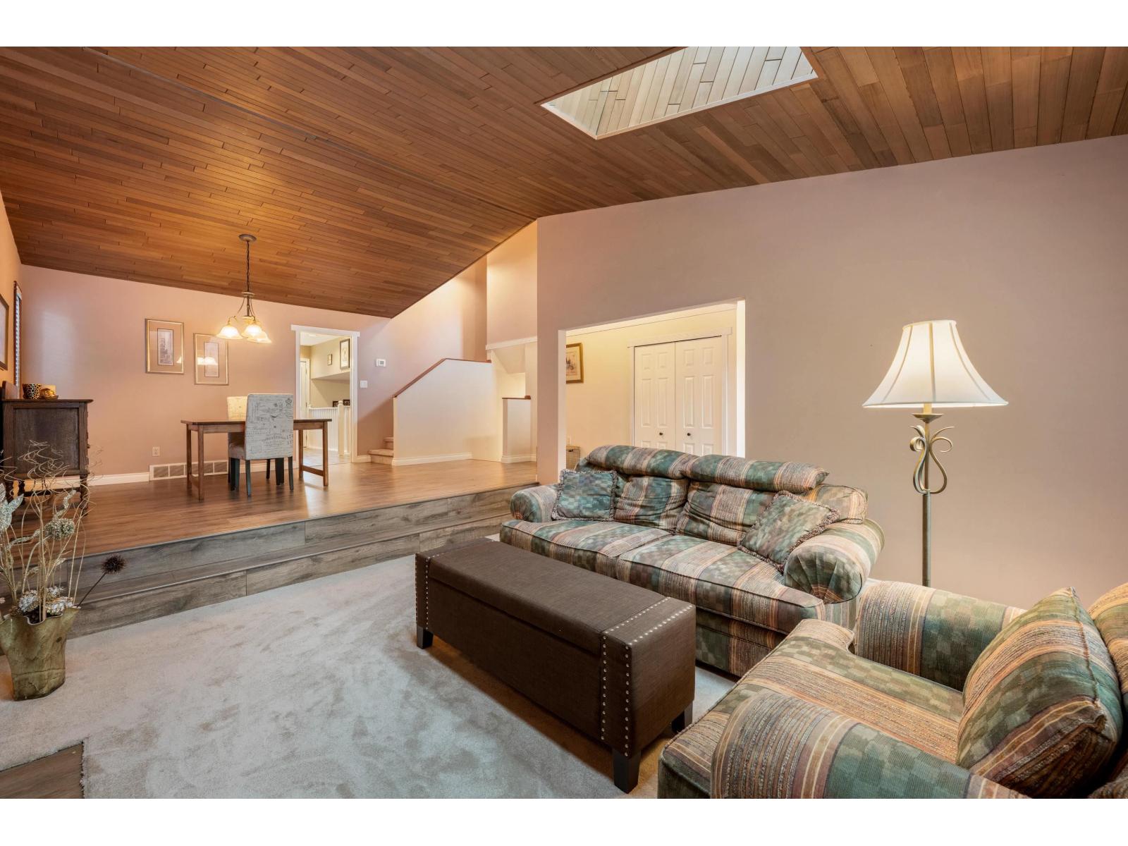 Photo 10 of 19908 51 Avenue, Langley BC