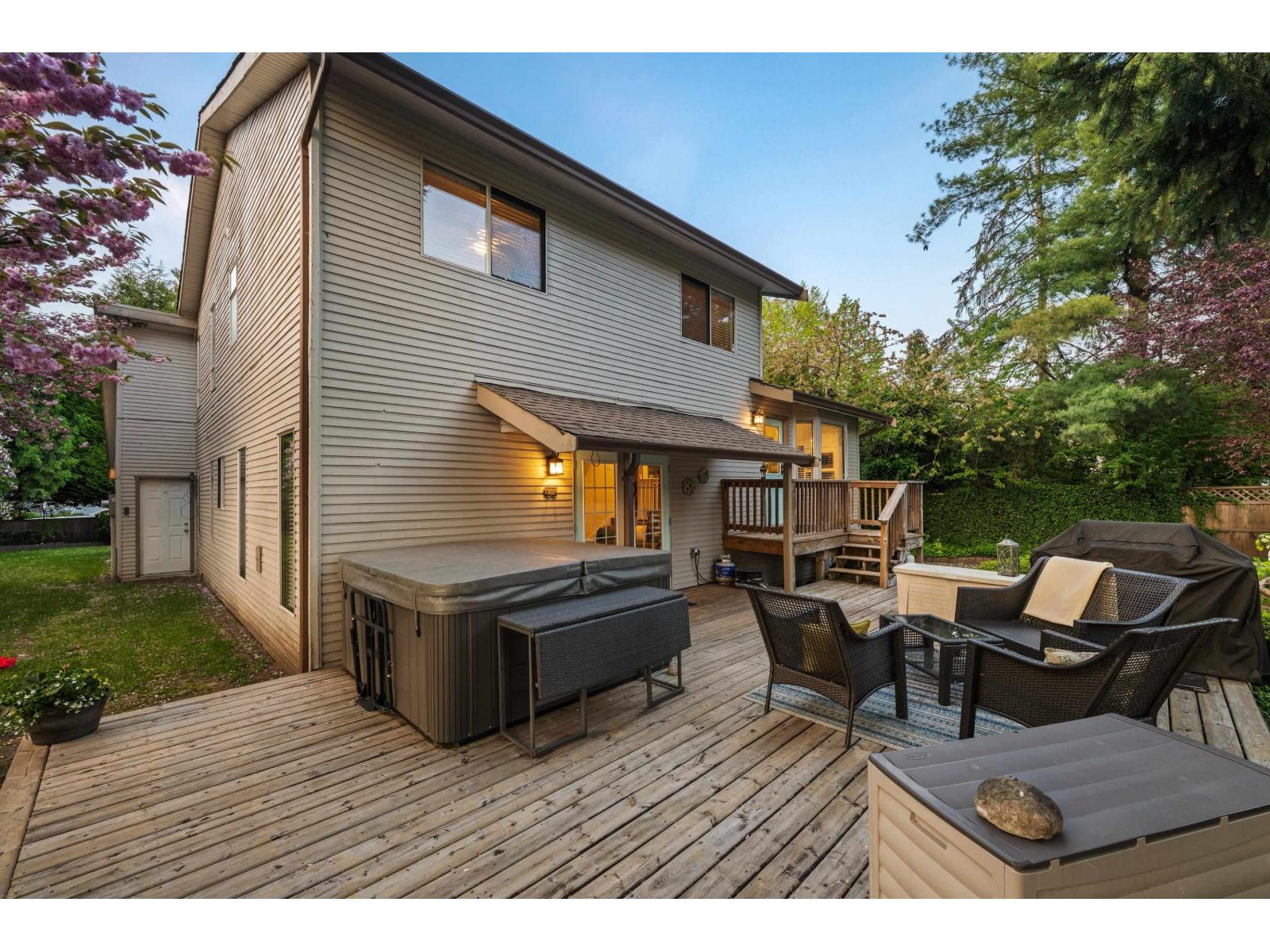 Photo 12 of 19908 51 Avenue, Langley BC