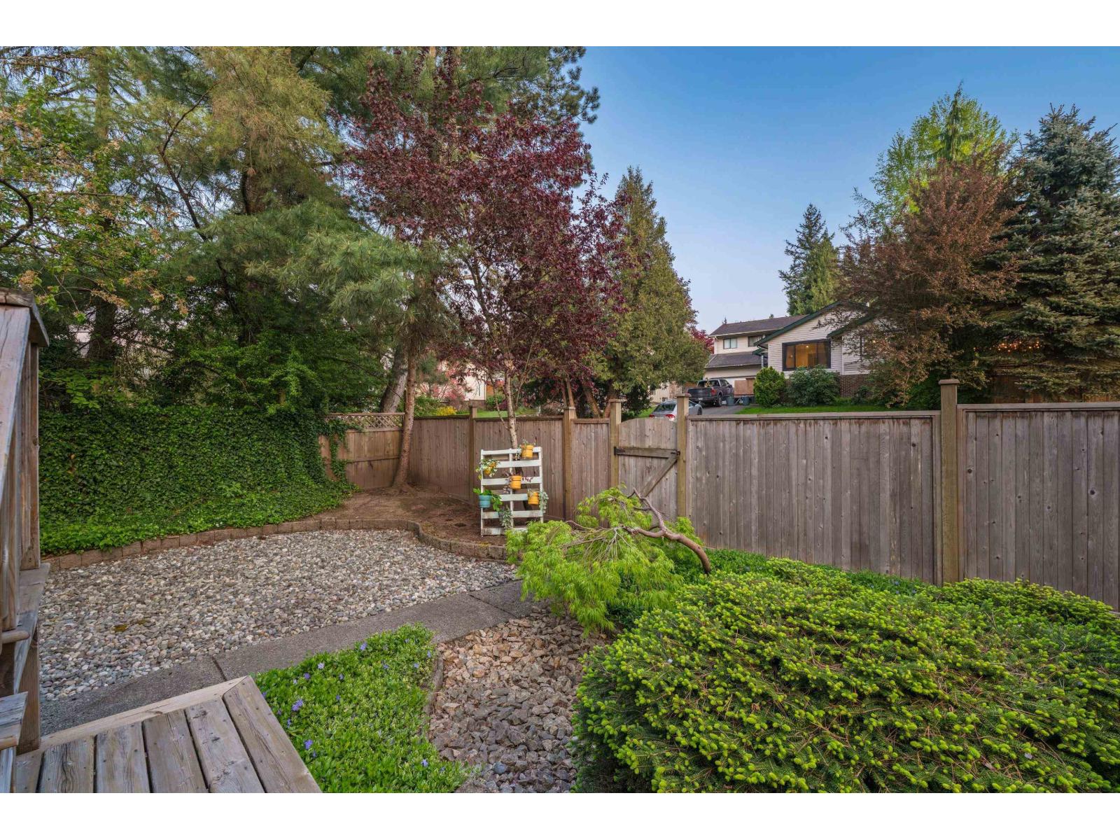 Photo 17 of 19908 51 Avenue, Langley BC