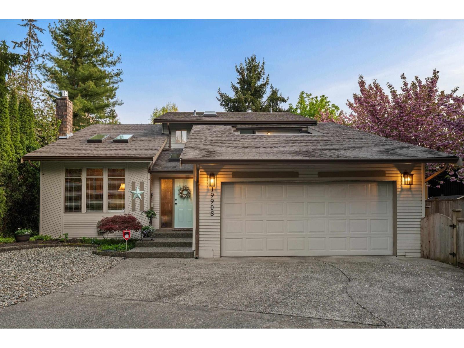 Photo 6 of 19908 51 Avenue, Langley BC