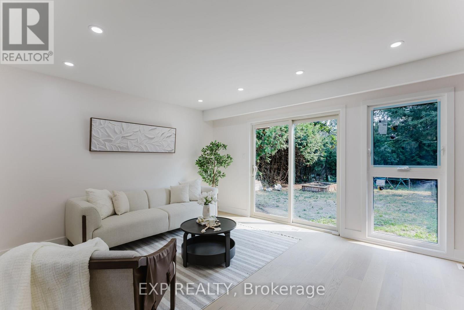 Photo 10 of 91 Penfield Drive, Ottawa ON