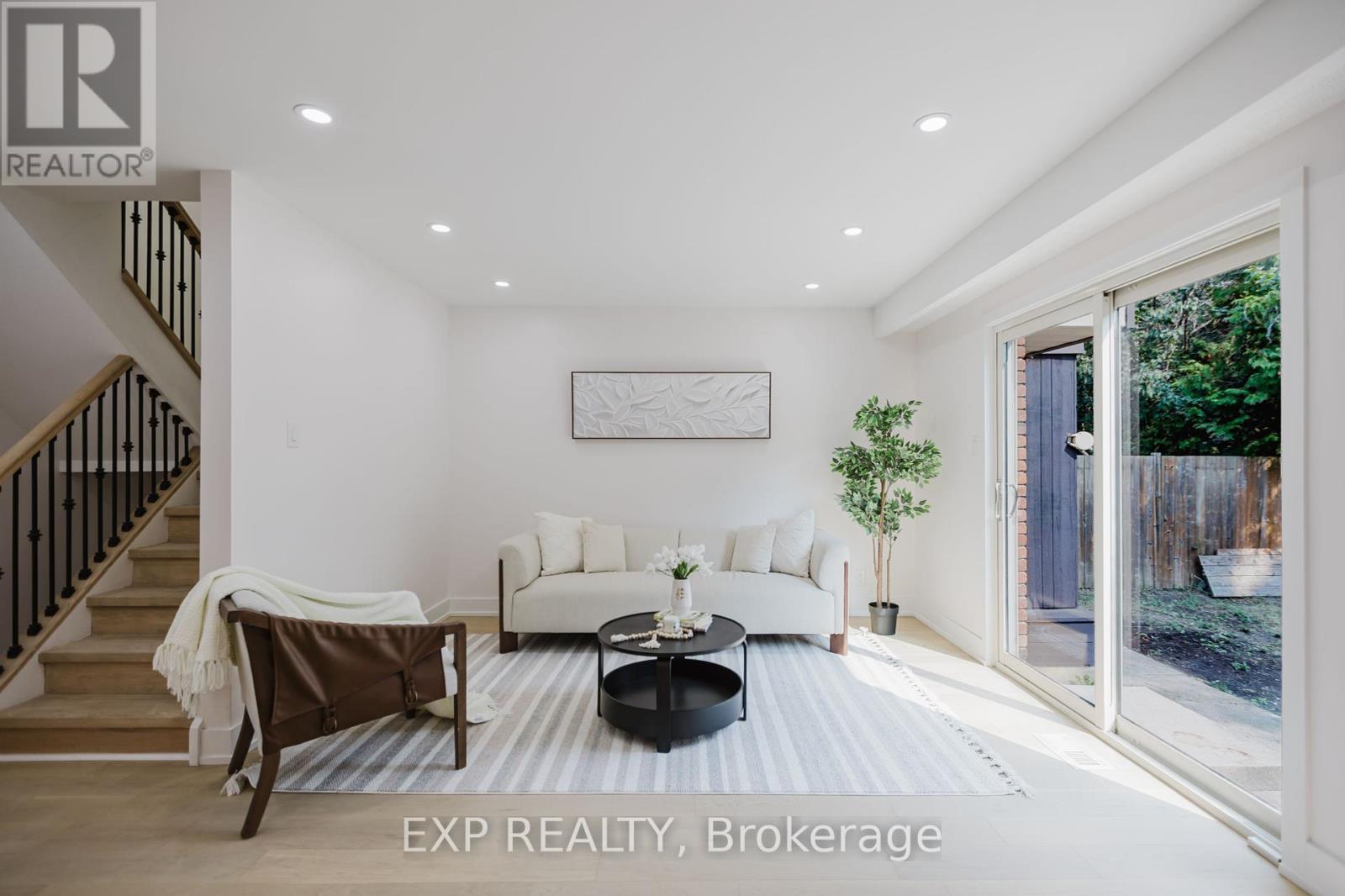 Photo 11 of 91 Penfield Drive, Ottawa ON