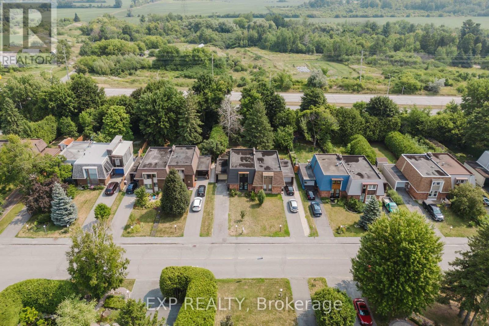 No rear neighbors, Quiet & tree-lined streets