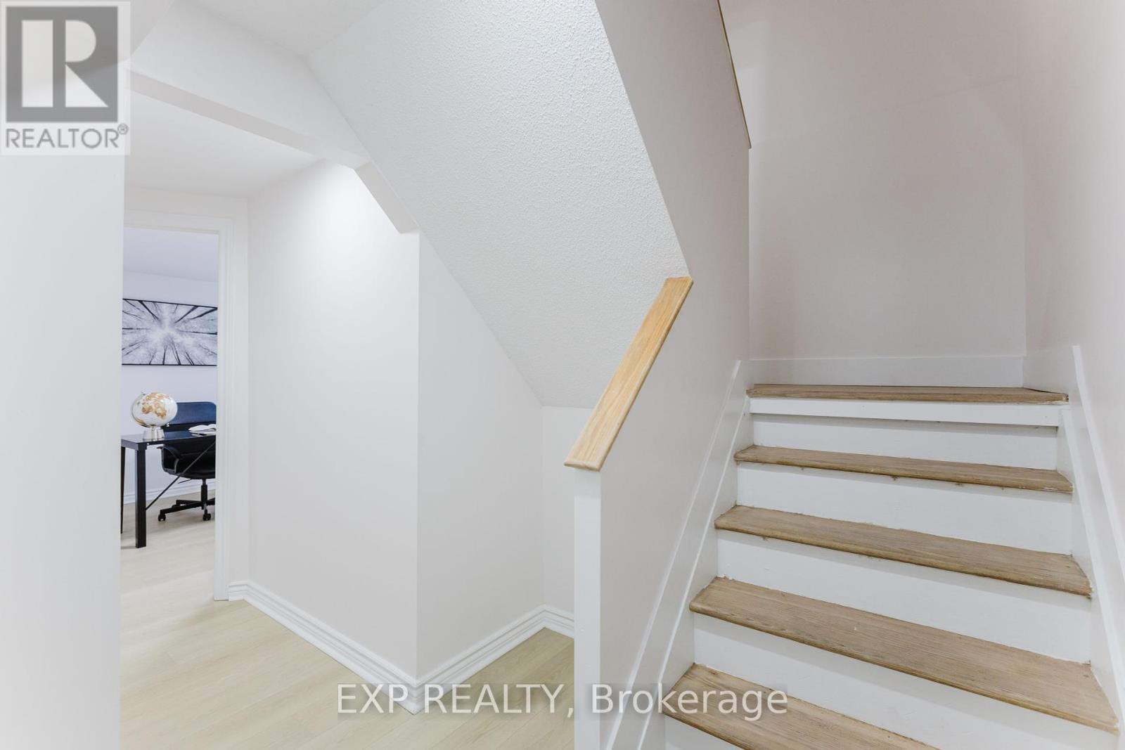 Photo 32 of 91 Penfield Drive, Ottawa ON
