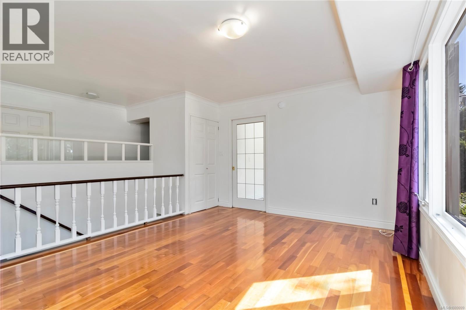 Photo 10 of 1748 Llandaff Pl, Saanich BC