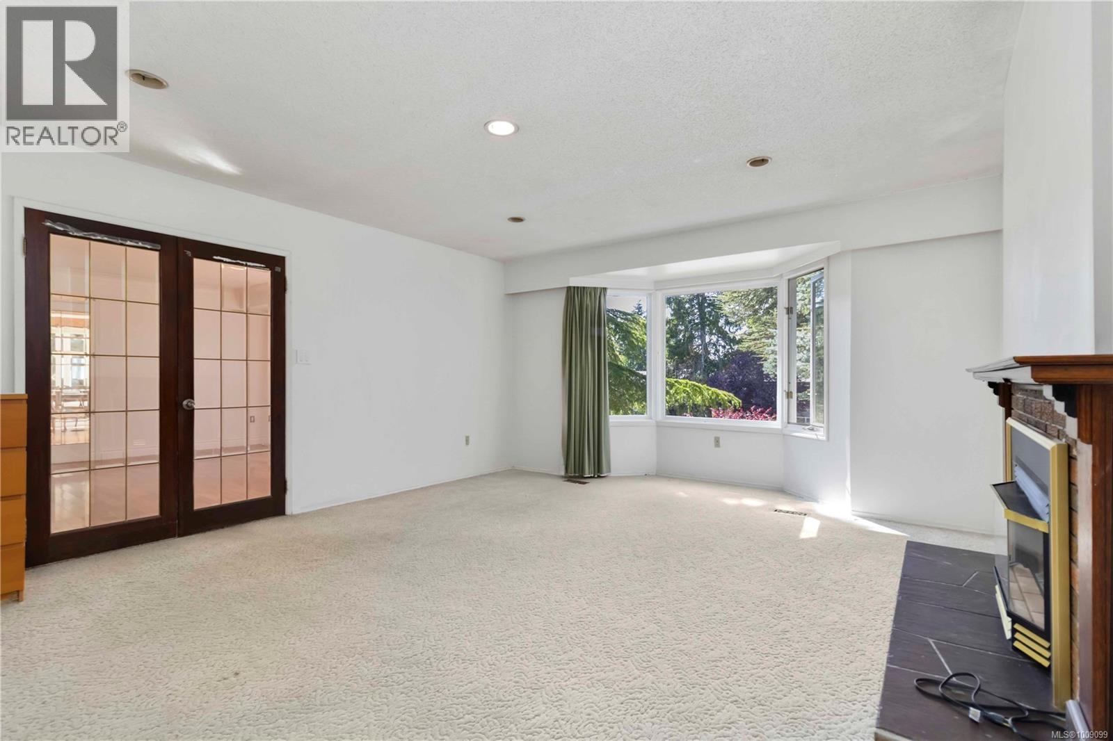 Photo 12 of 1748 Llandaff Pl, Saanich BC