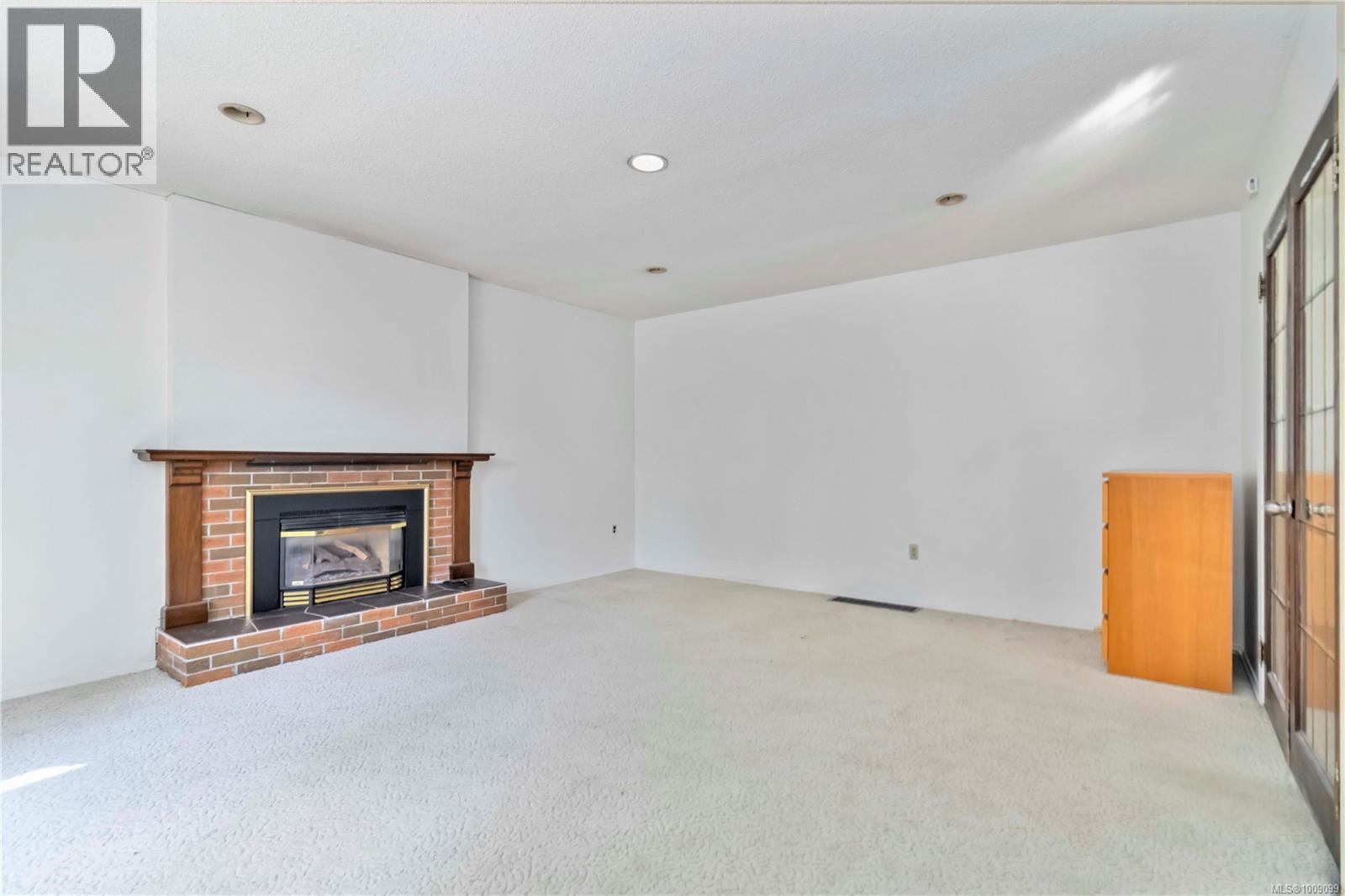 Photo 13 of 1748 Llandaff Pl, Saanich BC