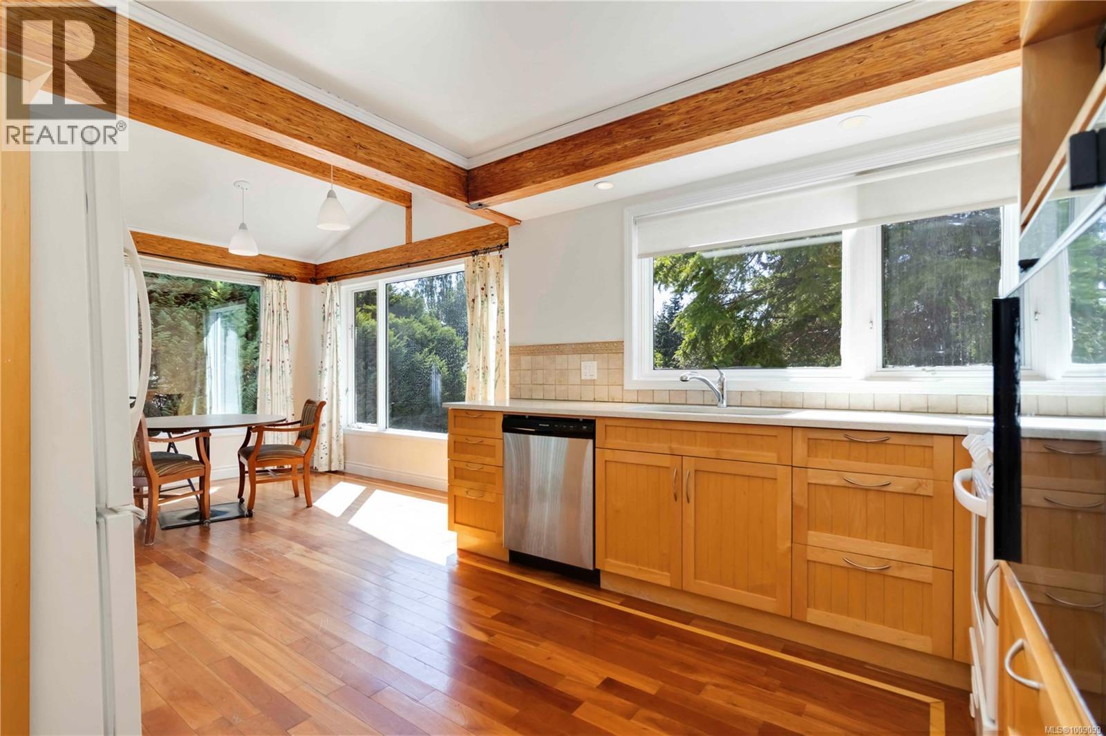 Photo 14 of 1748 Llandaff Pl, Saanich BC