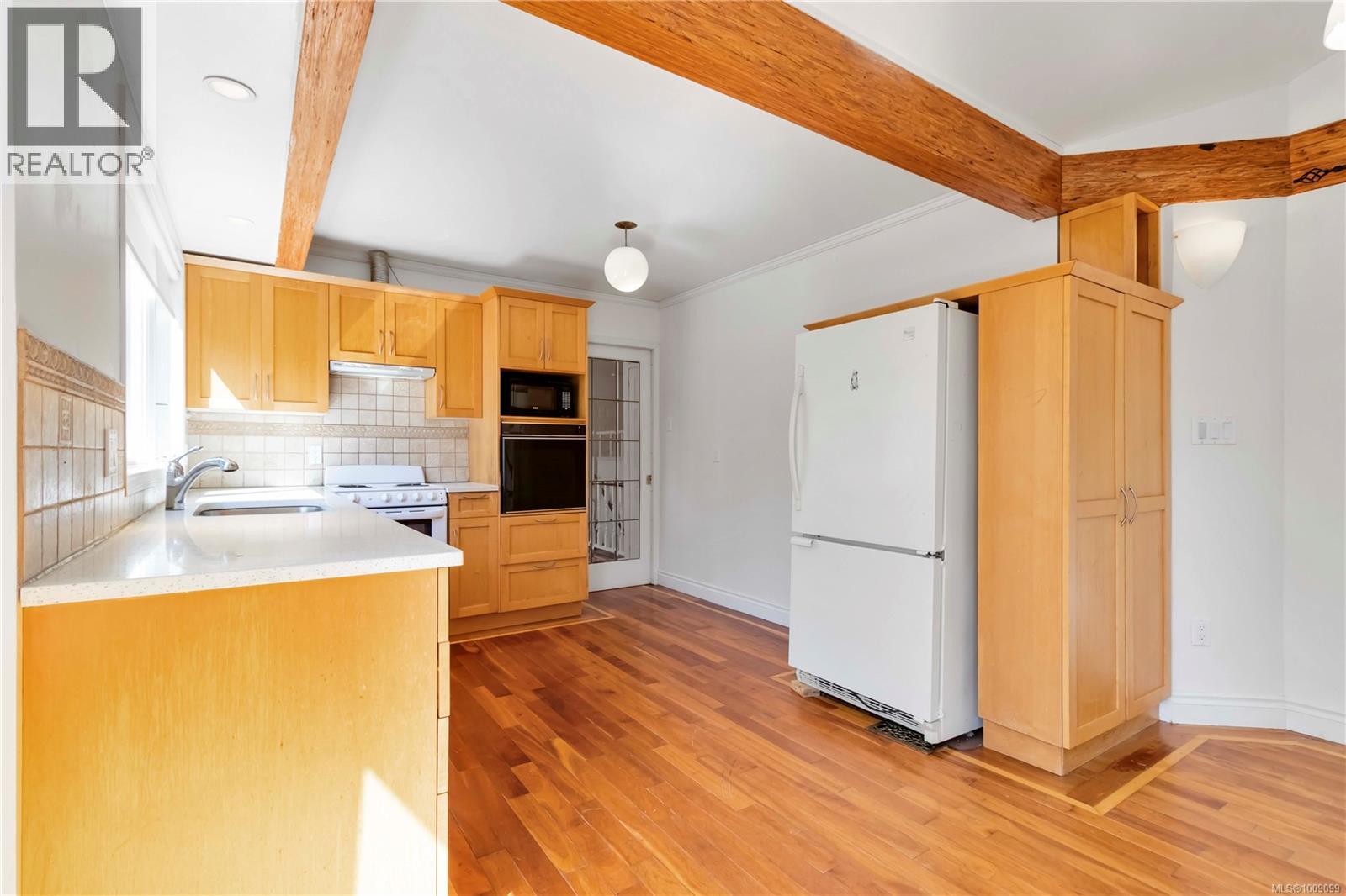 Photo 16 of 1748 Llandaff Pl, Saanich BC