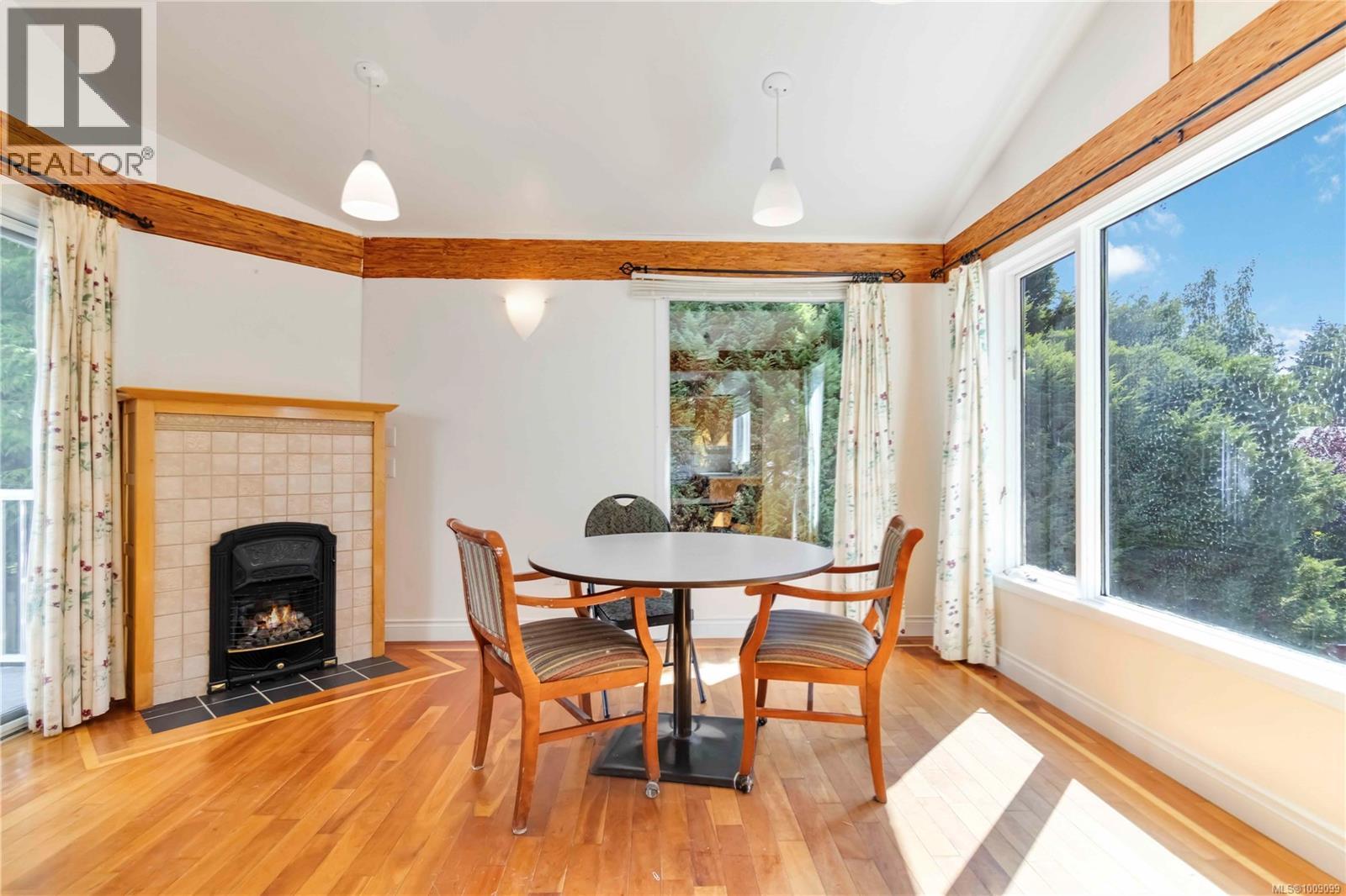 Photo 19 of 1748 Llandaff Pl, Saanich BC