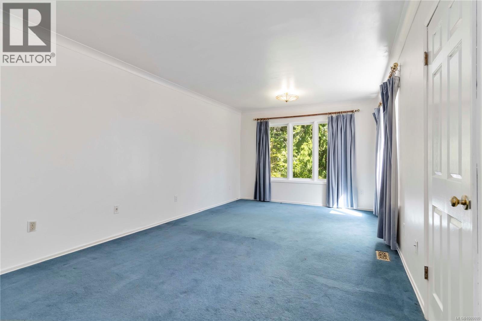 Photo 21 of 1748 Llandaff Pl, Saanich BC