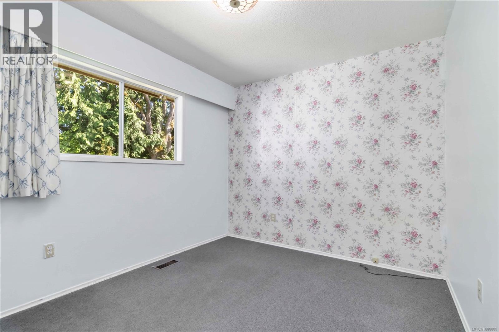 Photo 26 of 1748 Llandaff Pl, Saanich BC