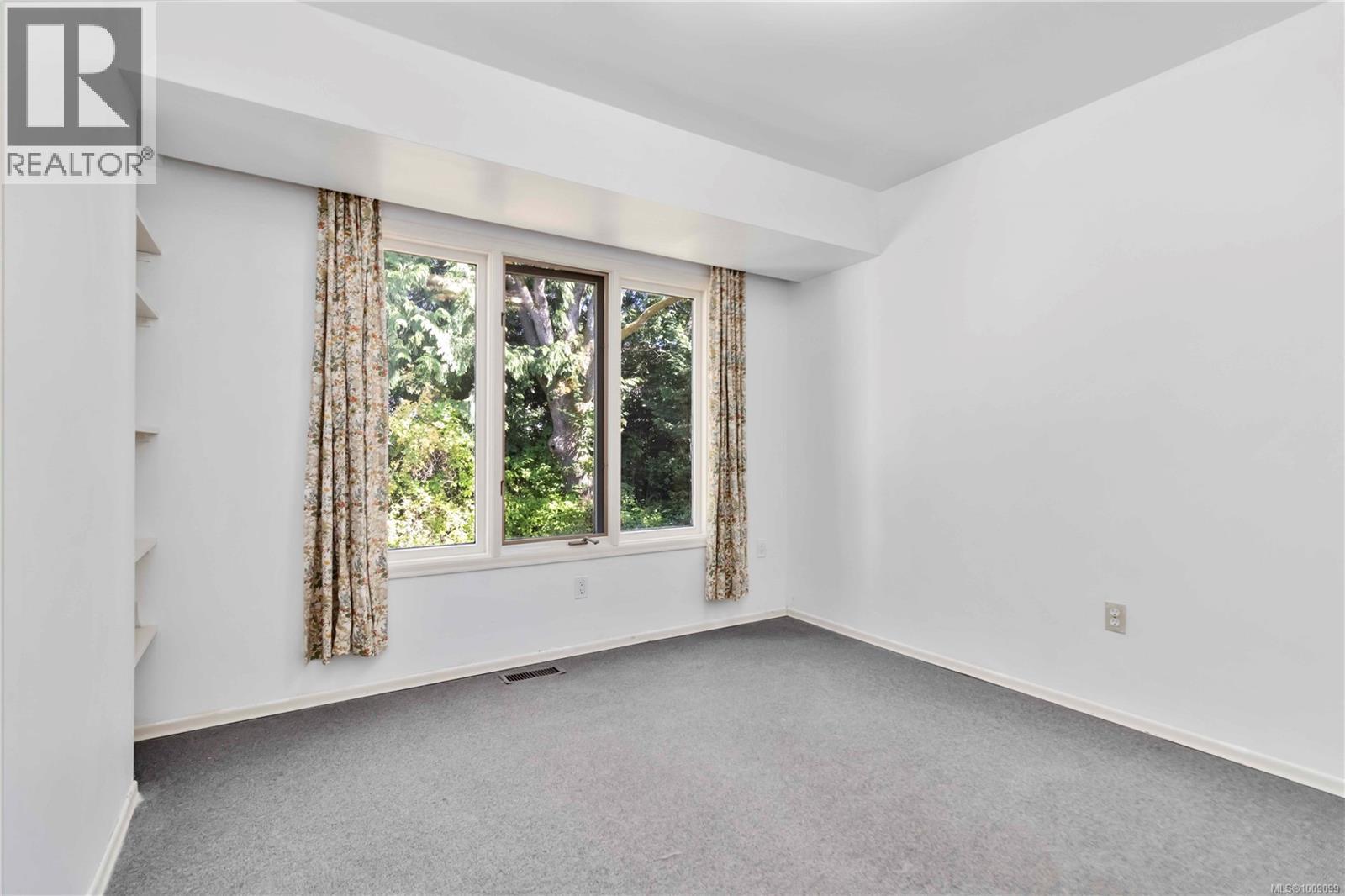 Photo 28 of 1748 Llandaff Pl, Saanich BC