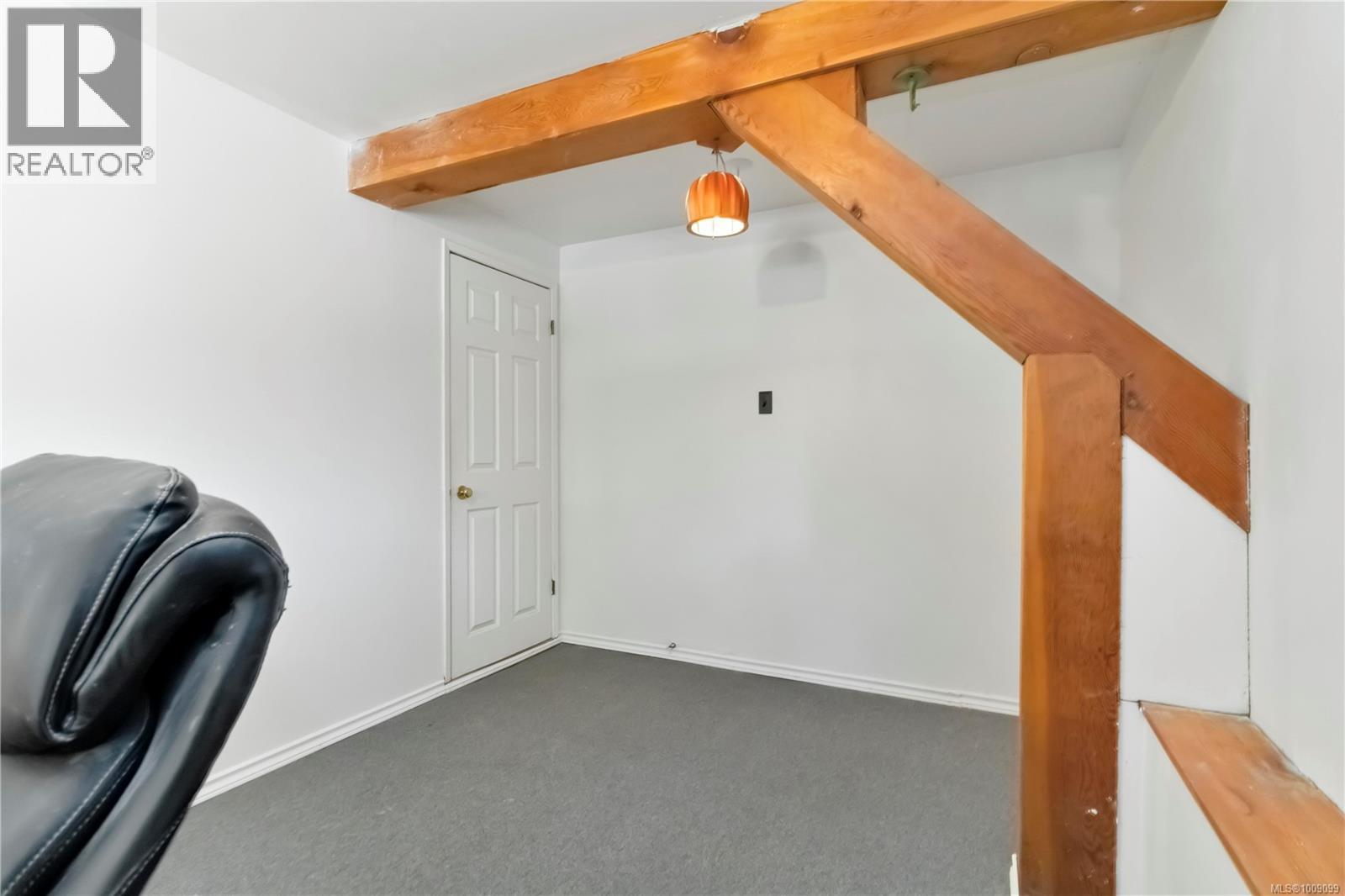 Photo 35 of 1748 Llandaff Pl, Saanich BC