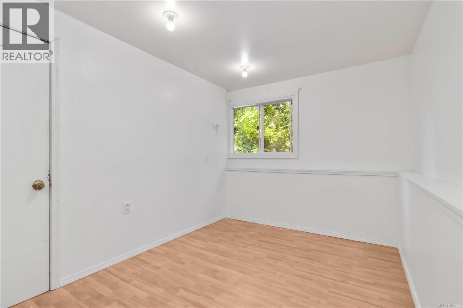 Photo 36 of 1748 Llandaff Pl, Saanich BC