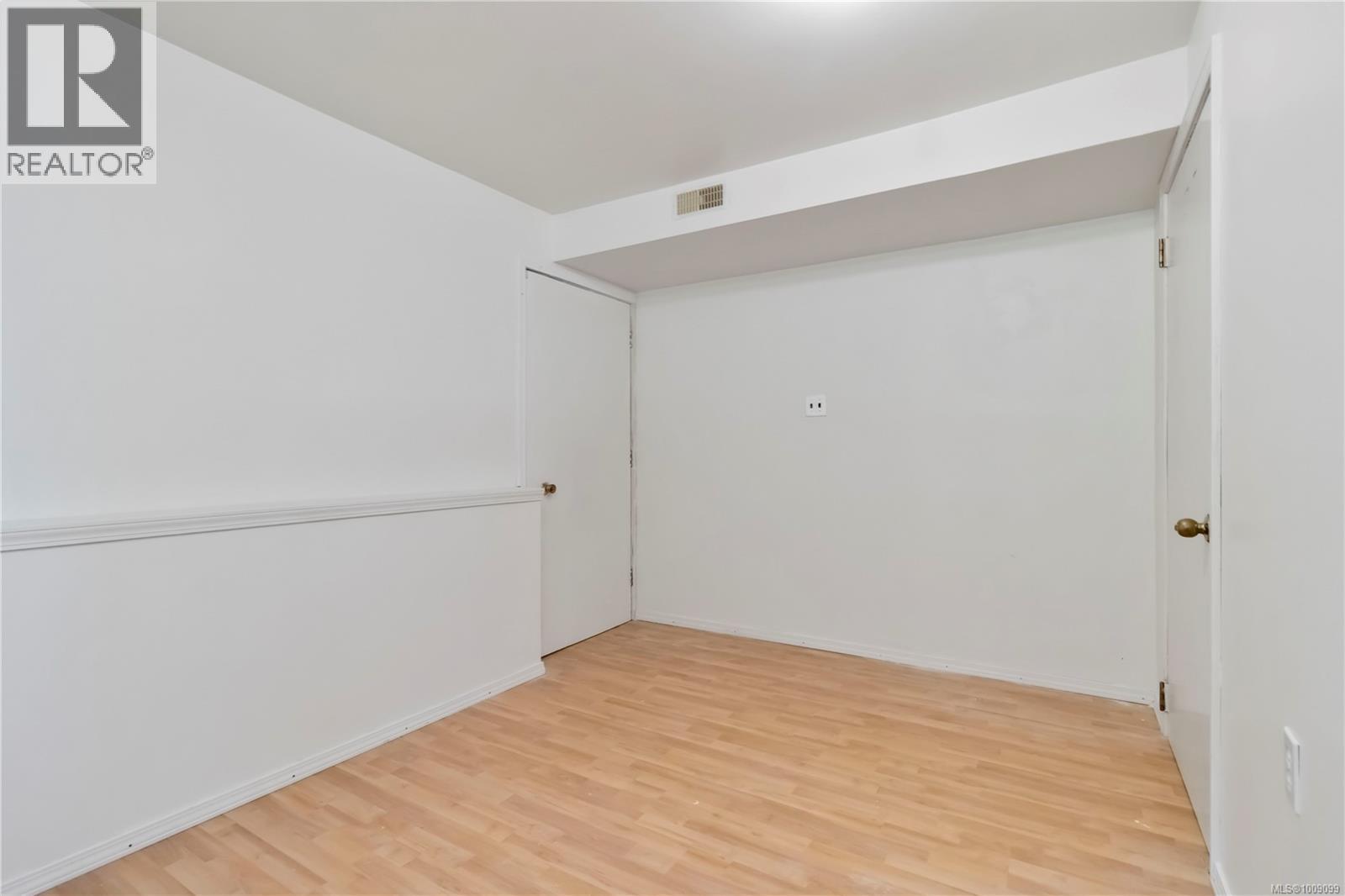 Photo 37 of 1748 Llandaff Pl, Saanich BC