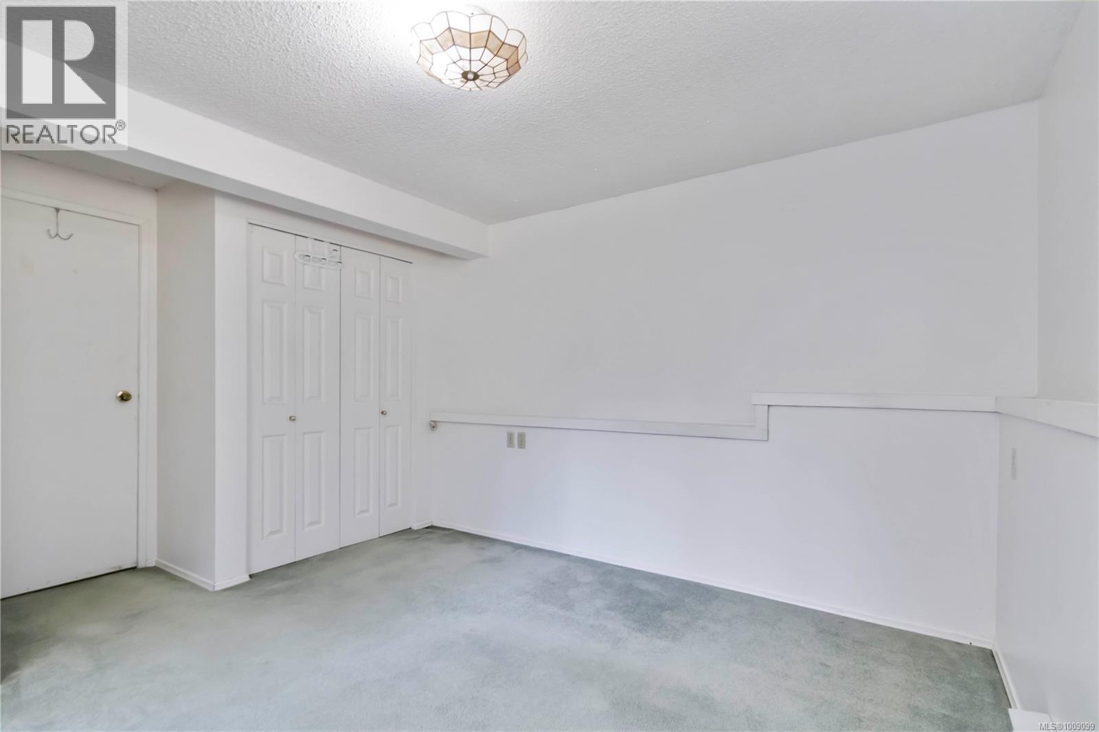 Photo 41 of 1748 Llandaff Pl, Saanich BC