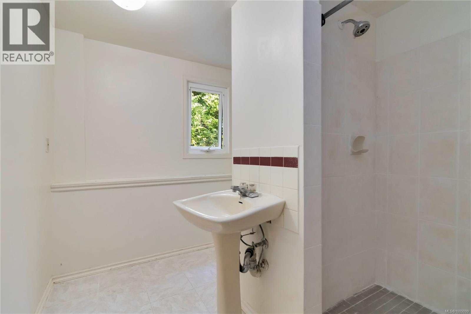 Photo 42 of 1748 Llandaff Pl, Saanich BC