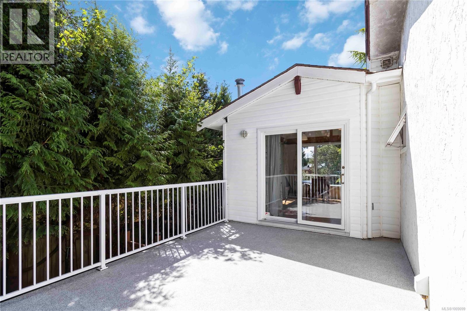 Photo 45 of 1748 Llandaff Pl, Saanich BC