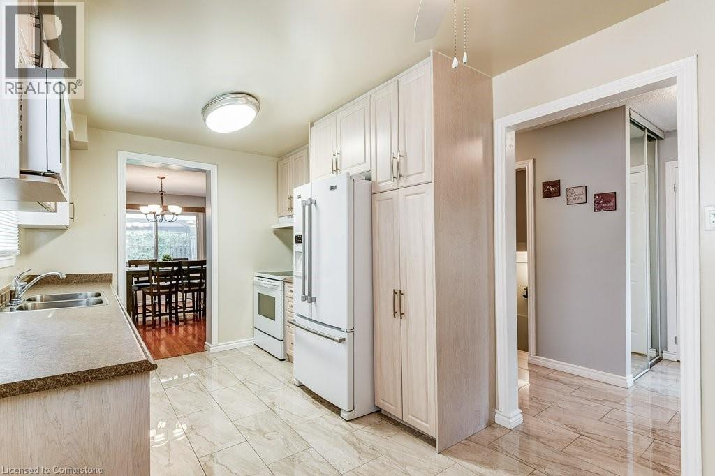 Photo 10 of 2779 Andorra Circle, Mississauga ON