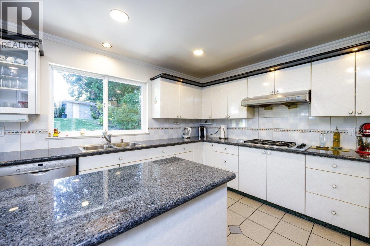 Photo 11 of 1224 E 14th Street, North Vancouver BC