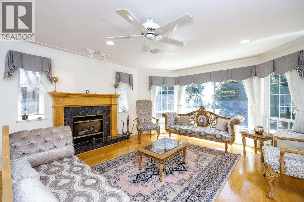Photo 3 of 1224 E 14th Street, North Vancouver BC