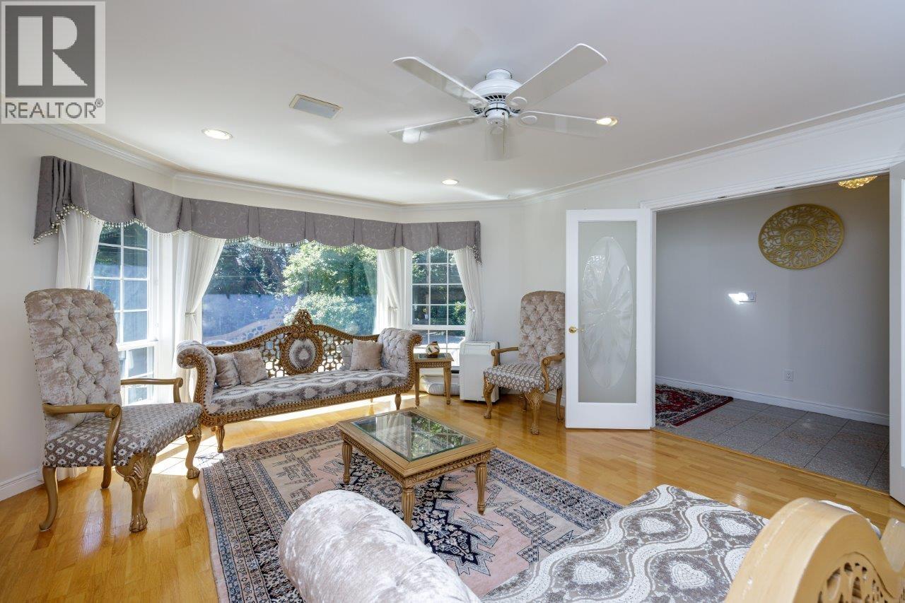 Photo 4 of 1224 E 14th Street, North Vancouver BC
