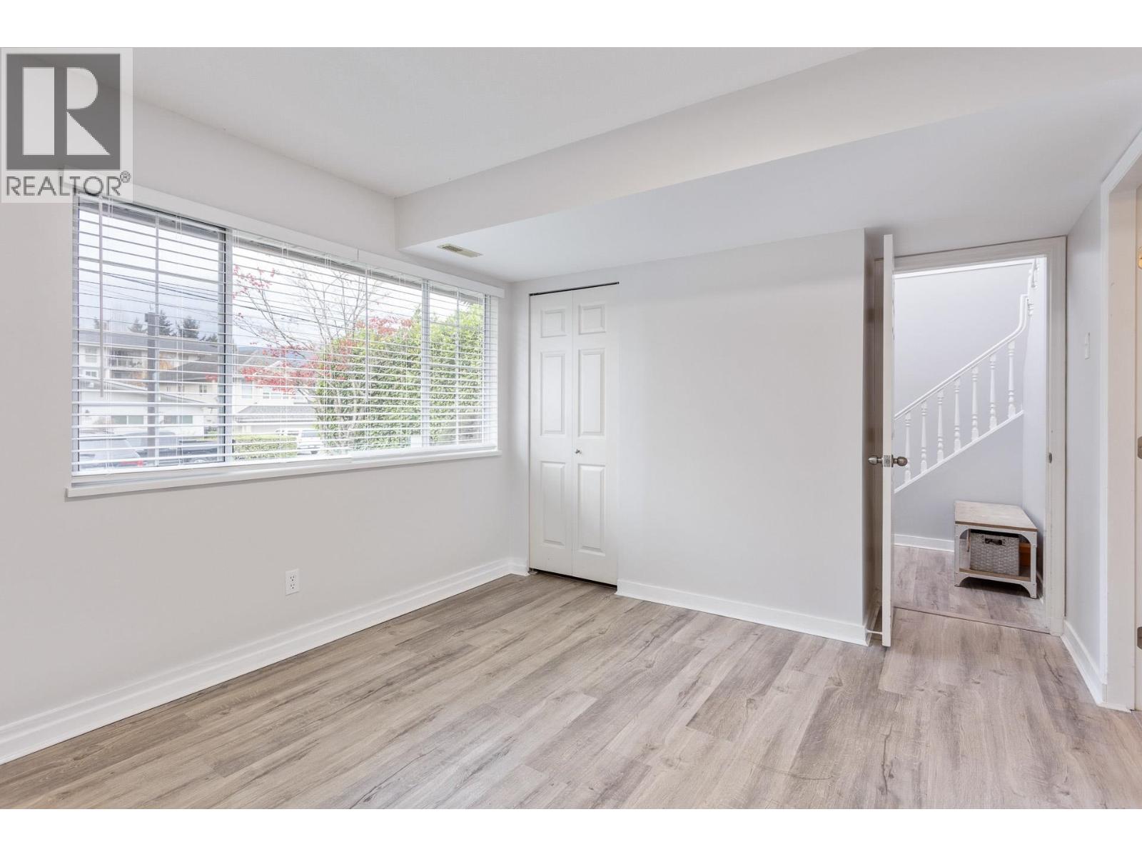 Photo 5 of 2230 Hawthorne Avenue, Port Coquitlam BC