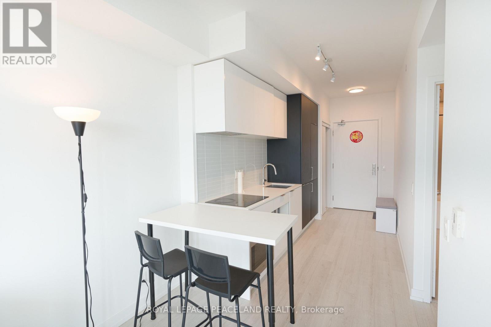 Photo 10 of 2511 33 Helendale Avenue, Toronto ON