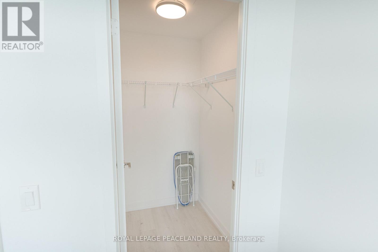 Photo 7 of 2511 33 Helendale Avenue, Toronto ON