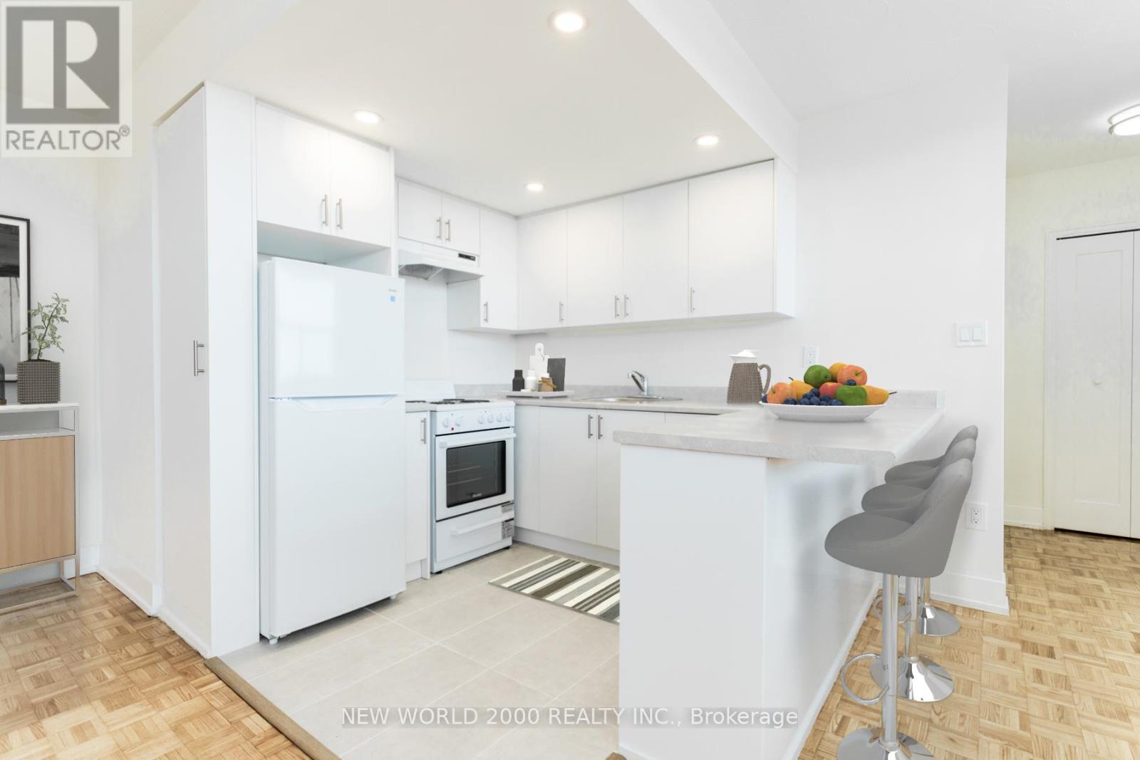 Photo 8 of 908 485 Eglinton Avenue E, Toronto ON
