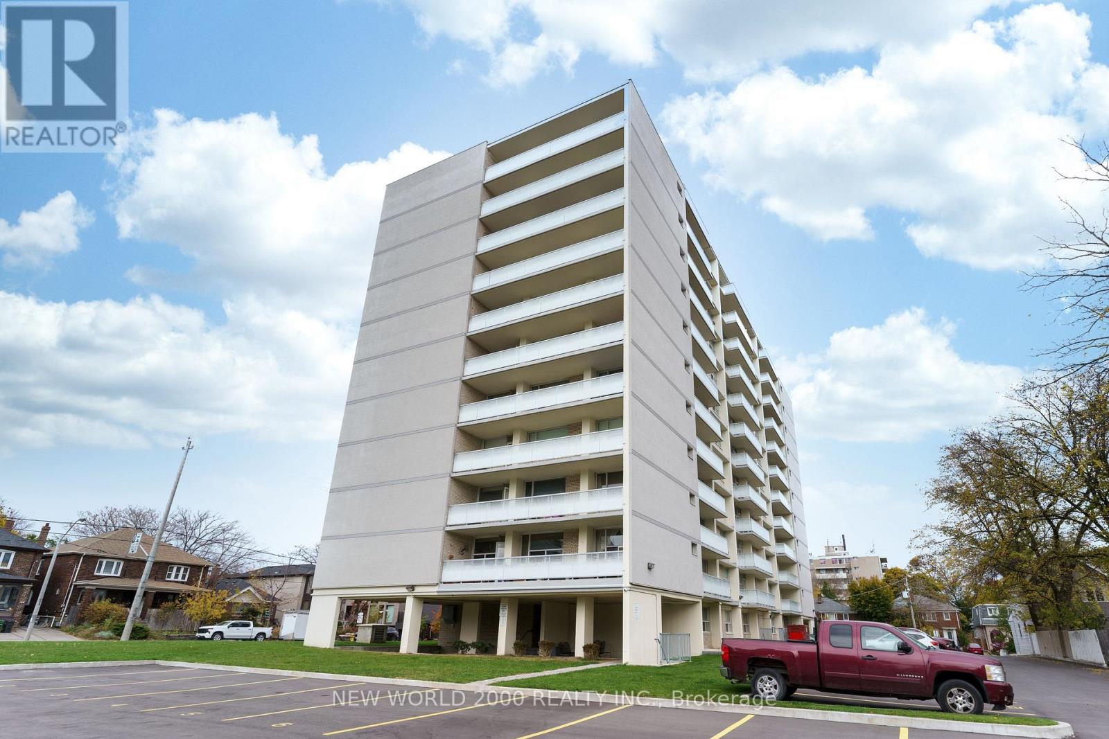 Photo 3 of 908 485 Eglinton Avenue E, Toronto ON