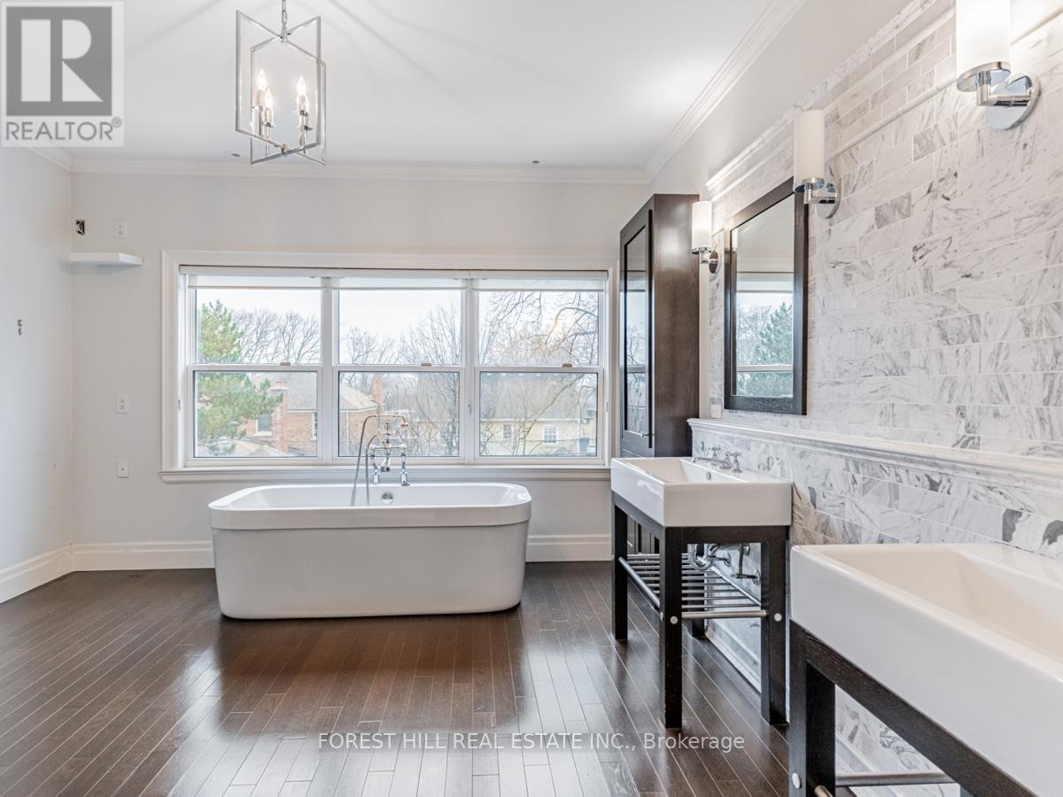 Photo 11 of 198 Old Forest Hill Road, Toronto ON