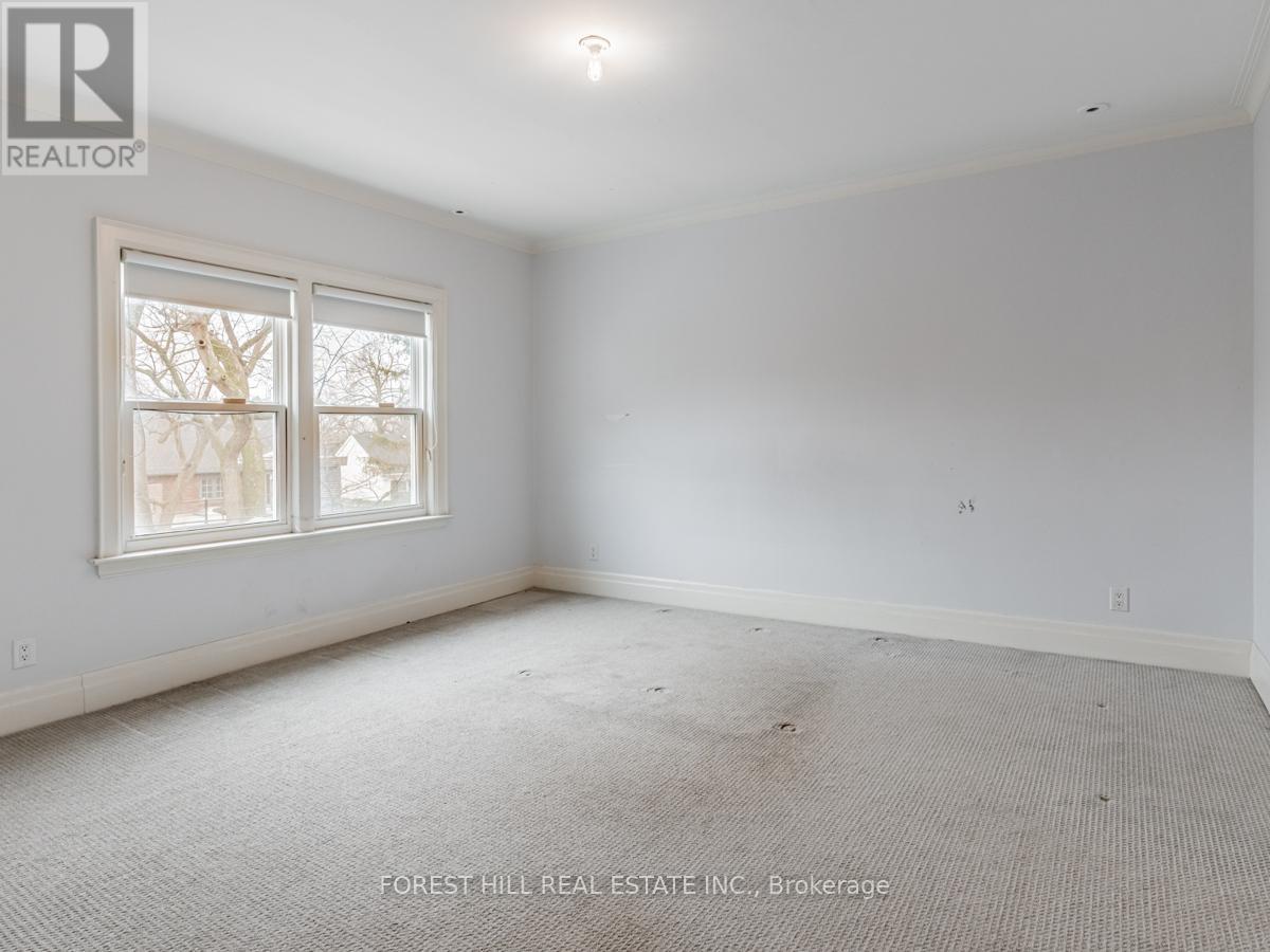Photo 2 of 198 Old Forest Hill Road, Toronto ON