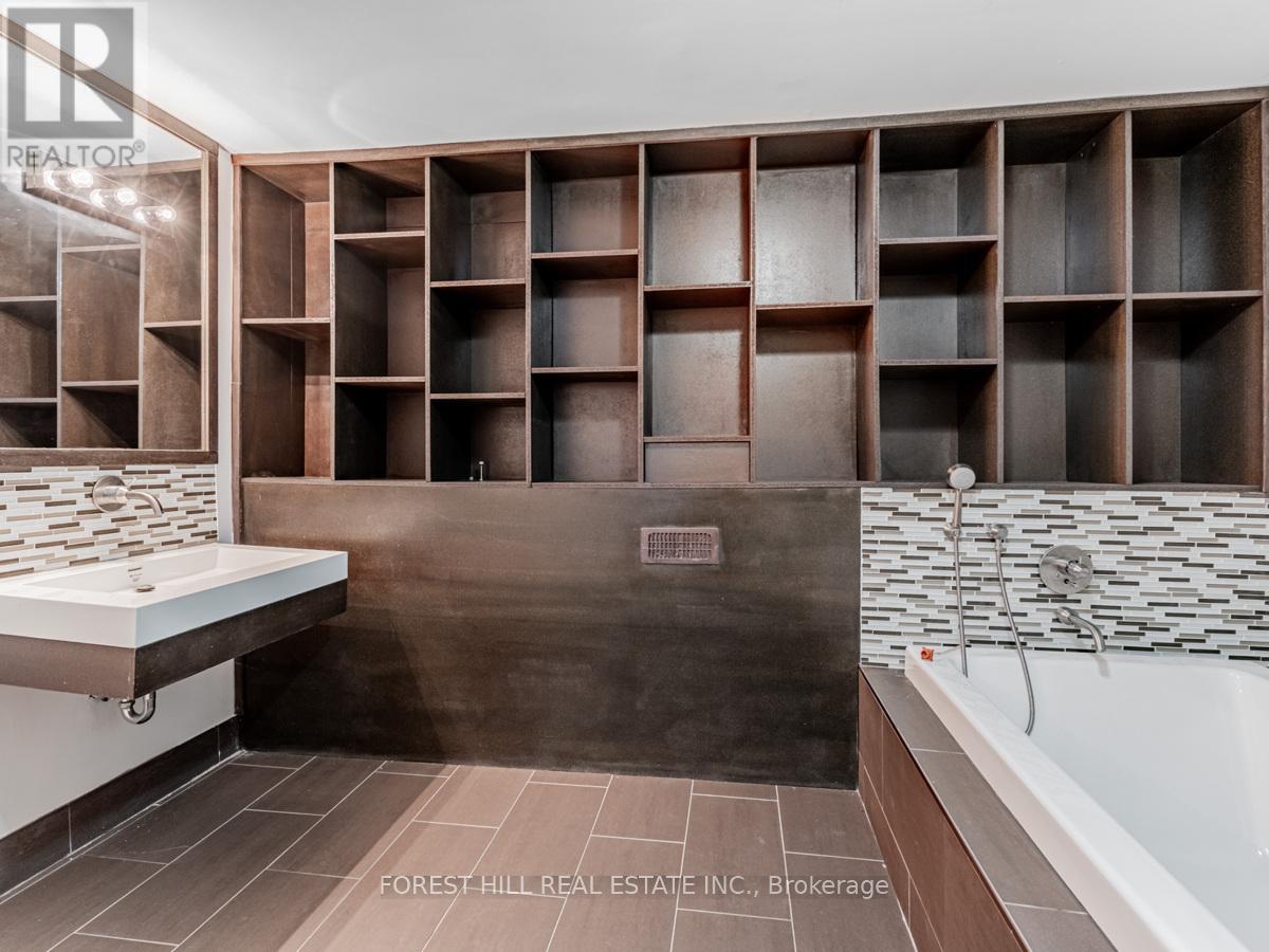 Photo 44 of 198 Old Forest Hill Road, Toronto ON
