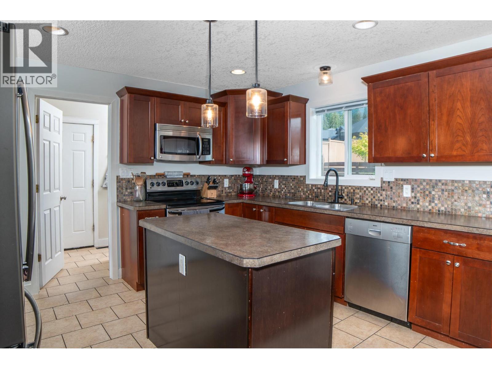 Photo 40 of 908 Purcell Crescent, Creston BC