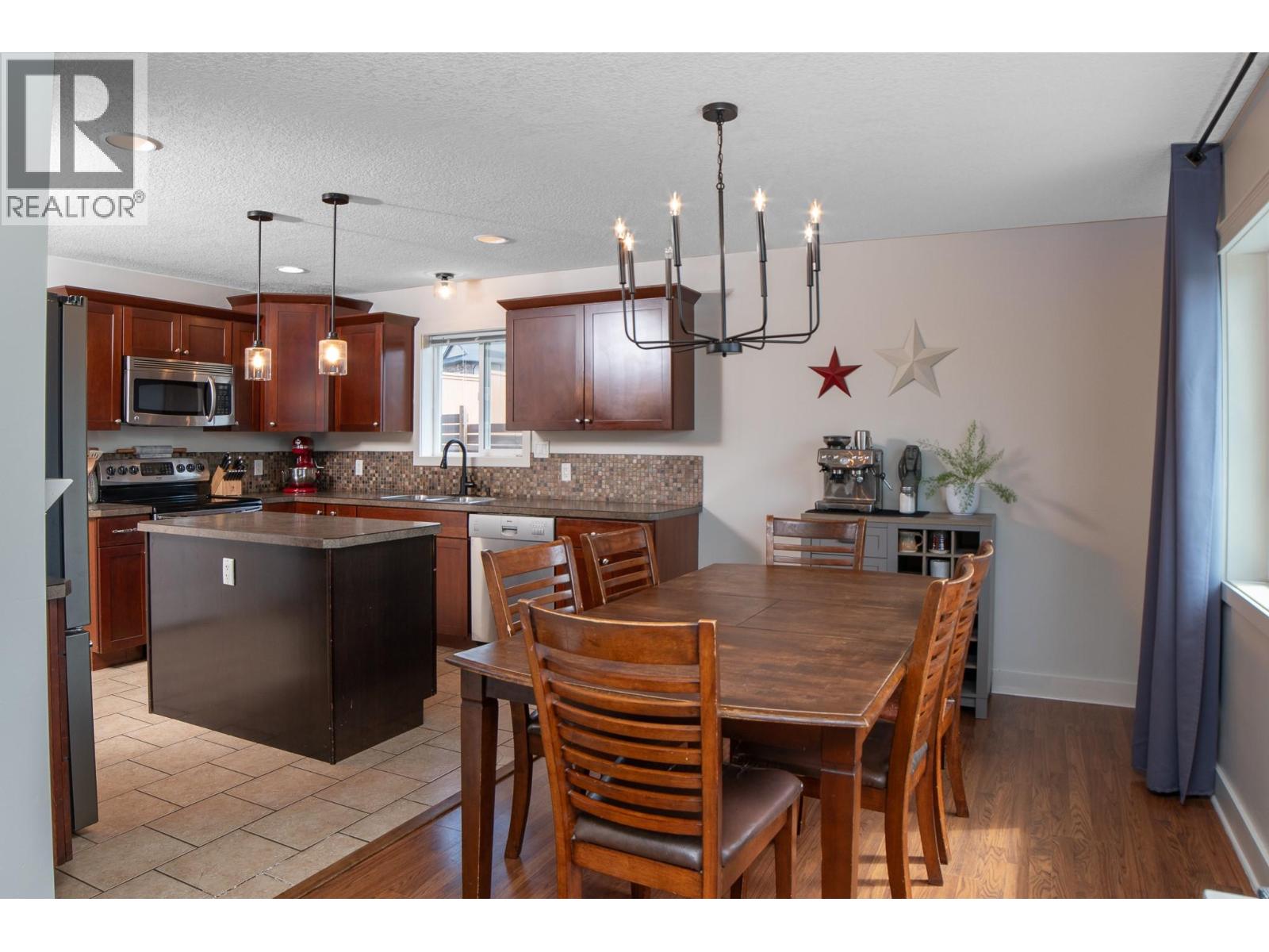 Photo 12 of 908 Purcell Crescent, Creston BC