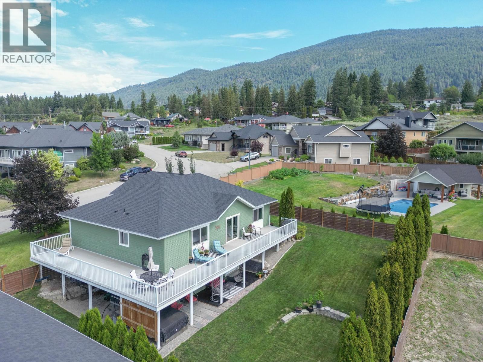 Photo 15 of 908 Purcell Crescent, Creston BC