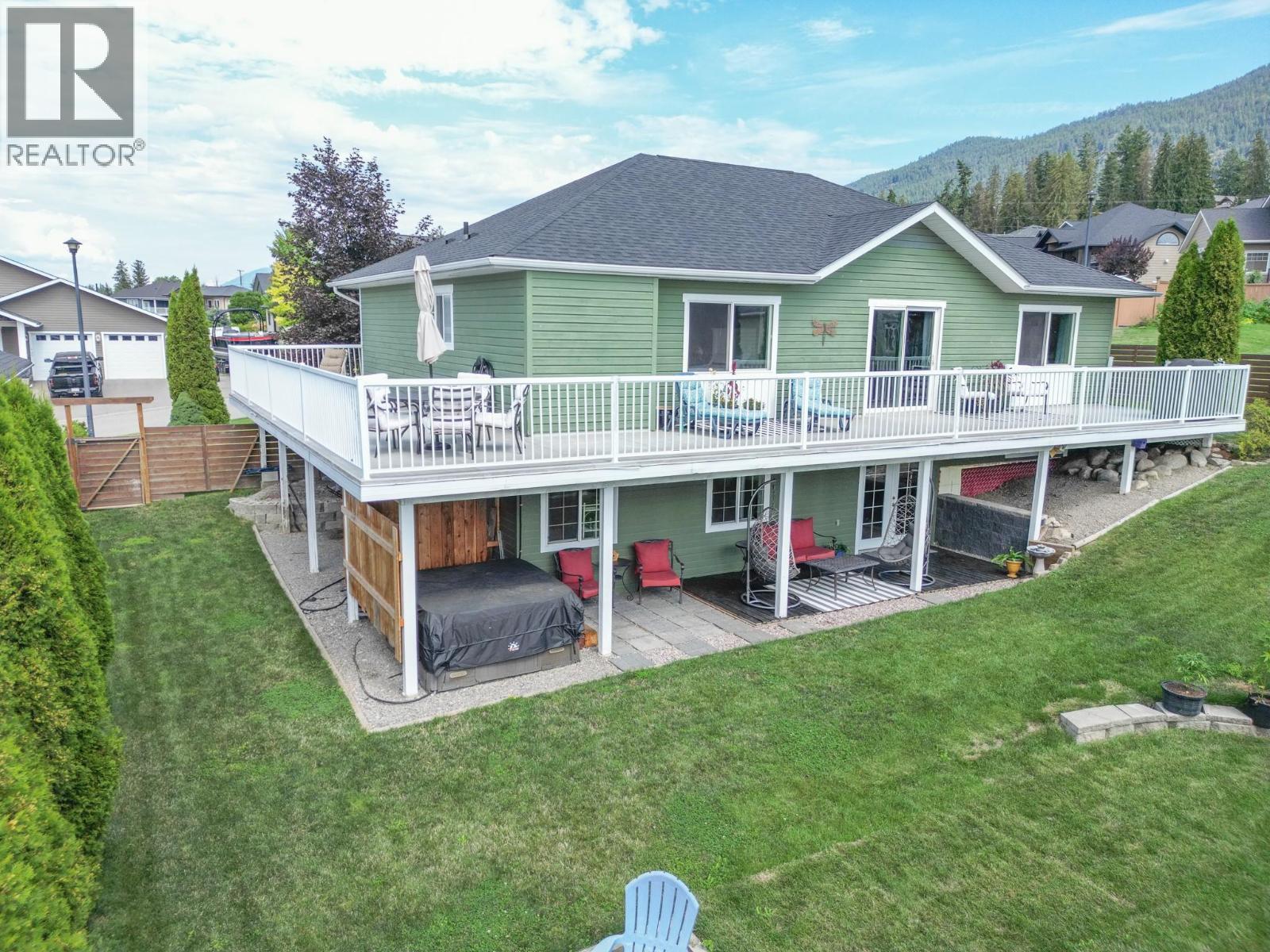 Photo 17 of 908 Purcell Crescent, Creston BC