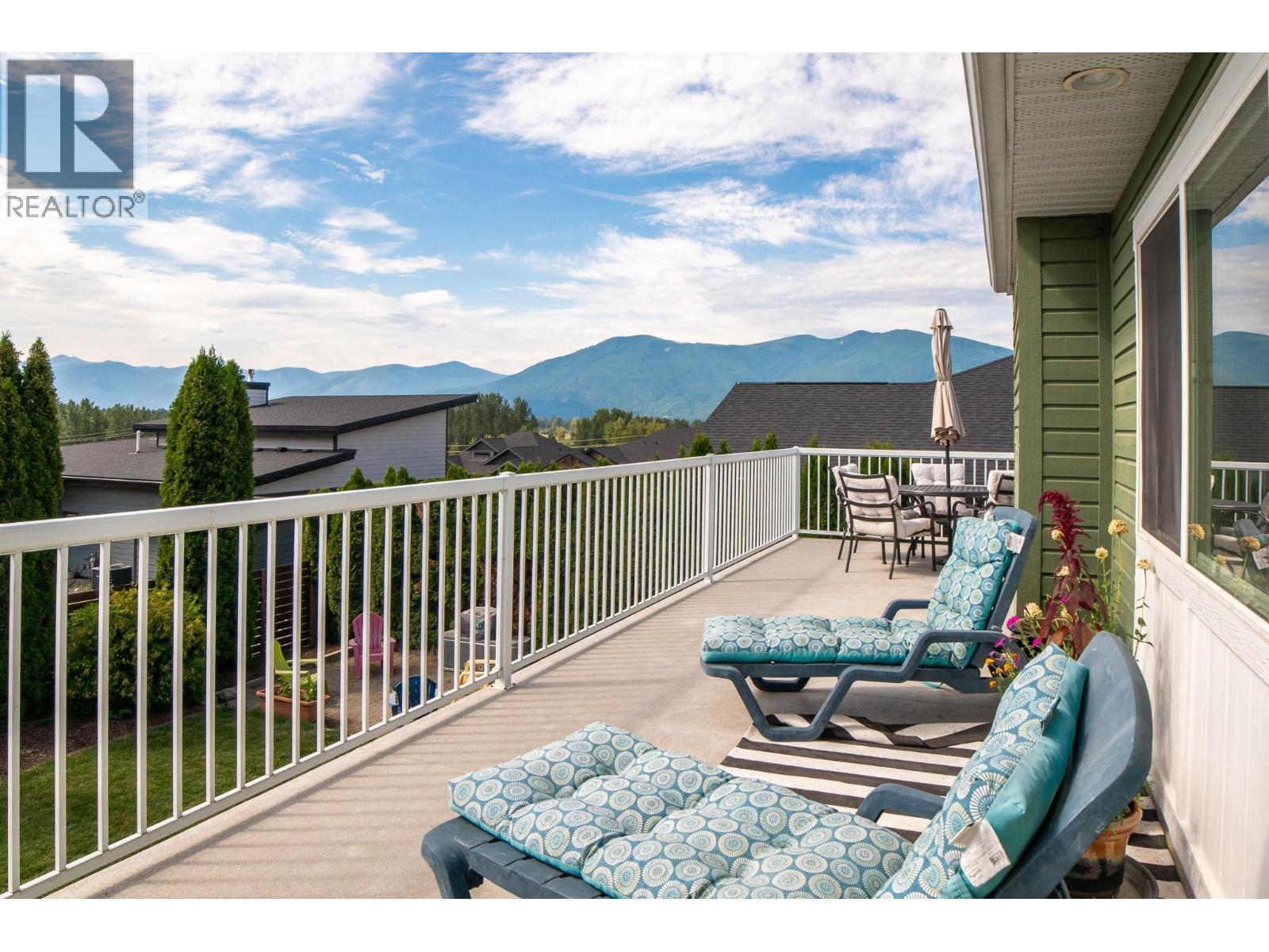 Photo 8 of 908 Purcell Crescent, Creston BC