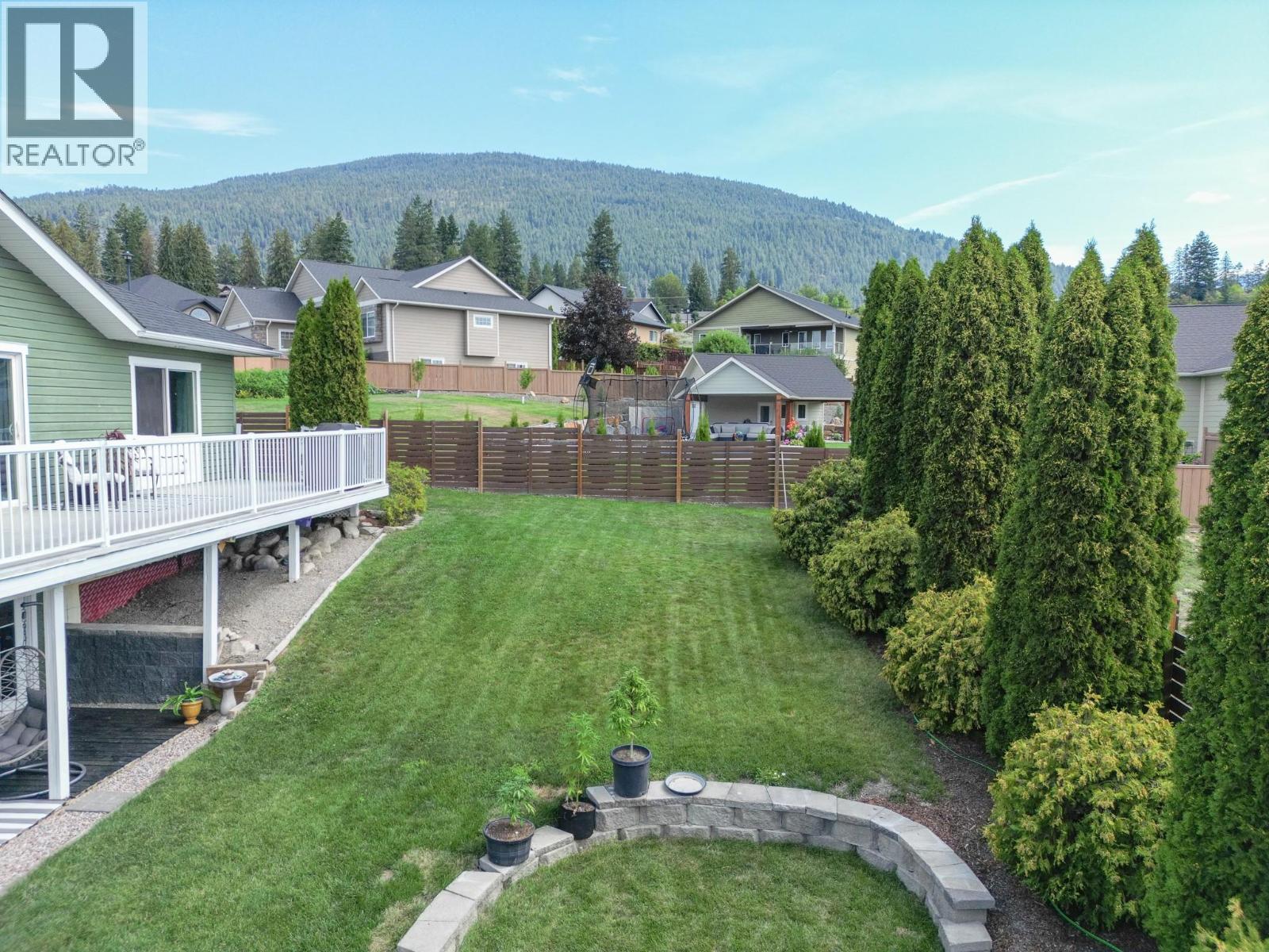 Photo 5 of 908 Purcell Crescent, Creston BC