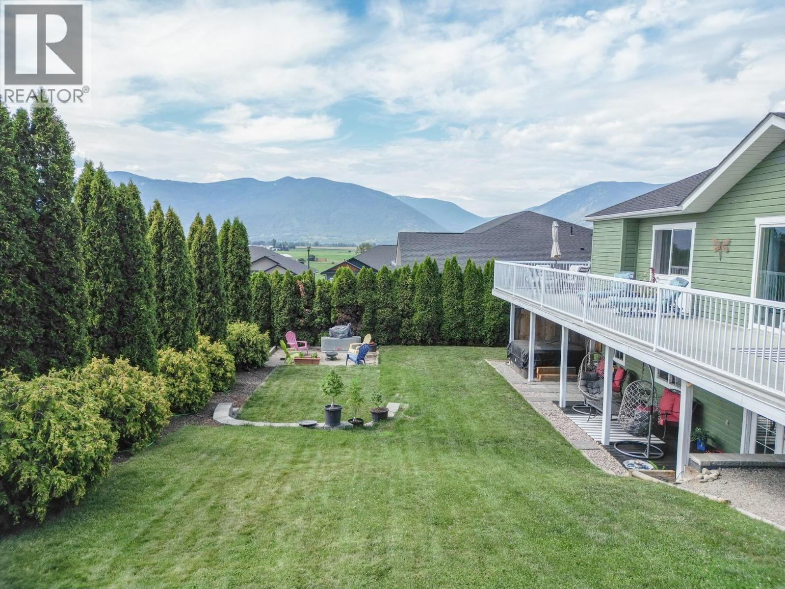 Photo 14 of 908 Purcell Crescent, Creston BC